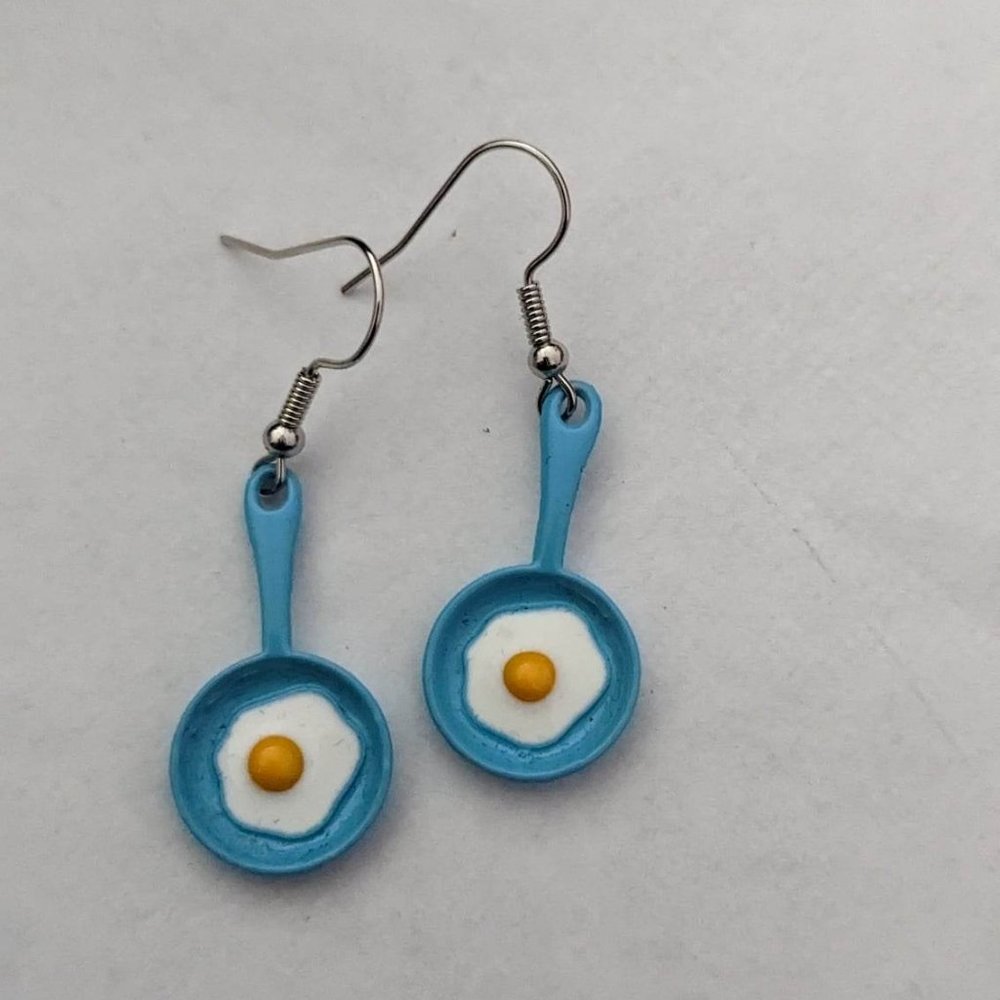 Light Blue Frying Pan with Eggy Earrings
